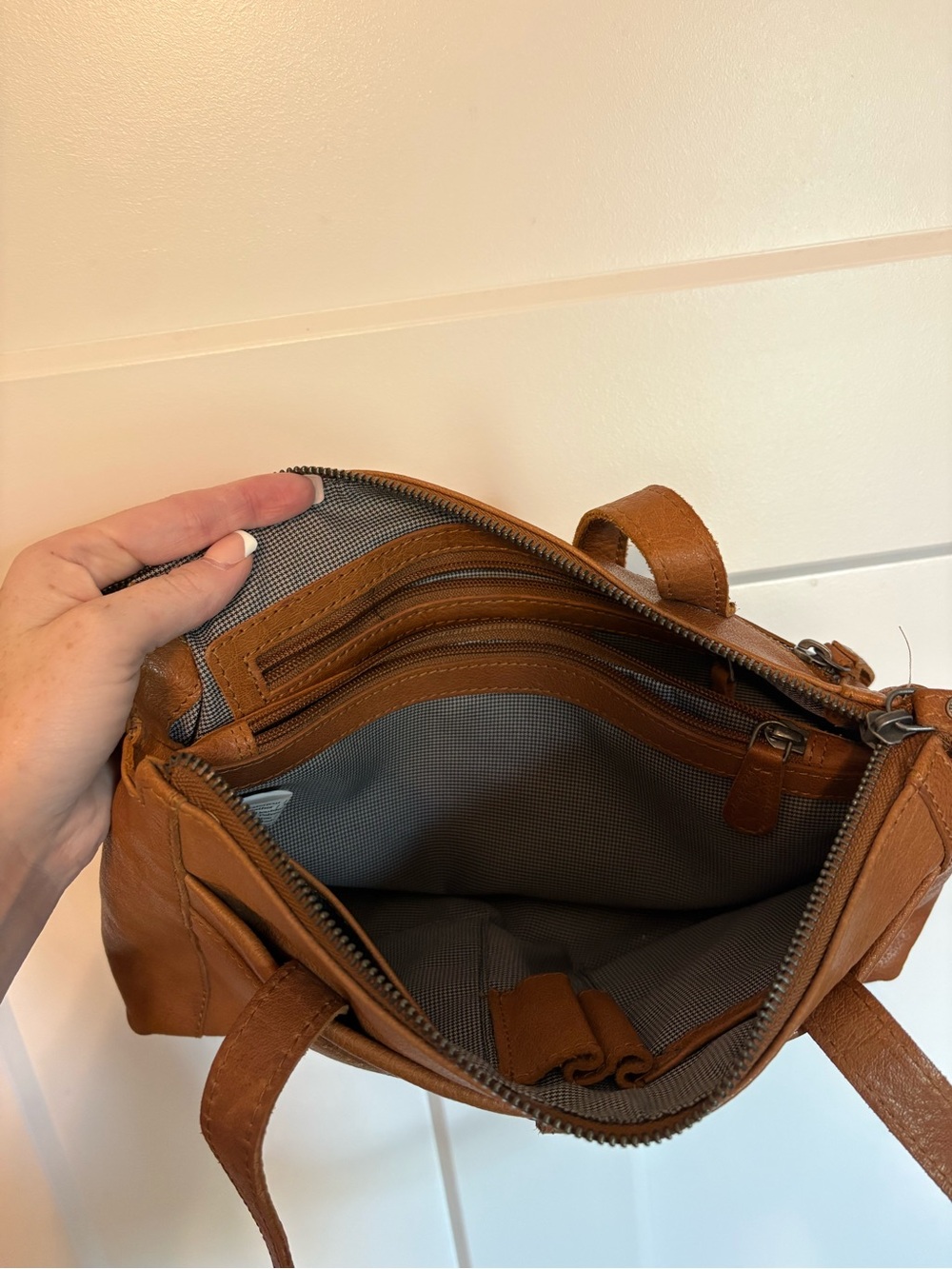 Women's Shoulder Bag in Brown Leather - Classic Everyday Carry - Picture 6 of 10